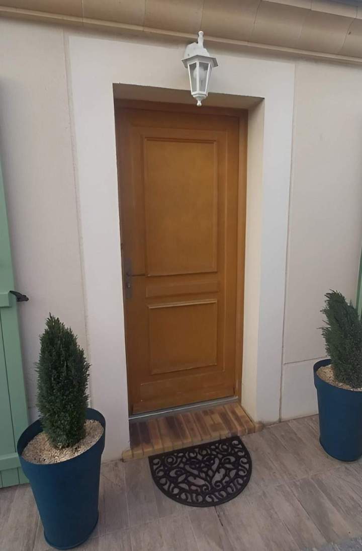 Installation de porte d’entrée à Évreux