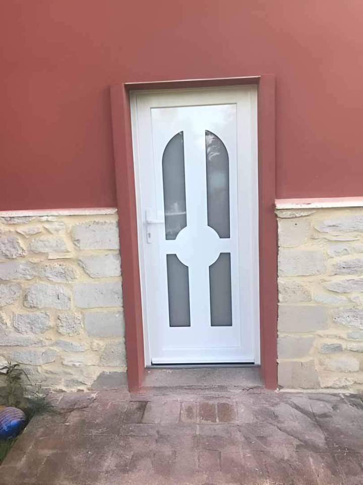 Installation de porte d’entrée sur mesure à Évreux